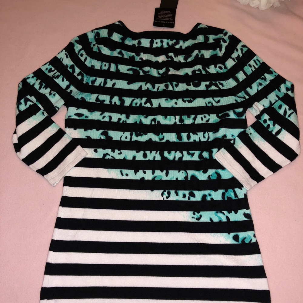 NWT Gorgeous jeweled top sz small - Picture 3 of 3